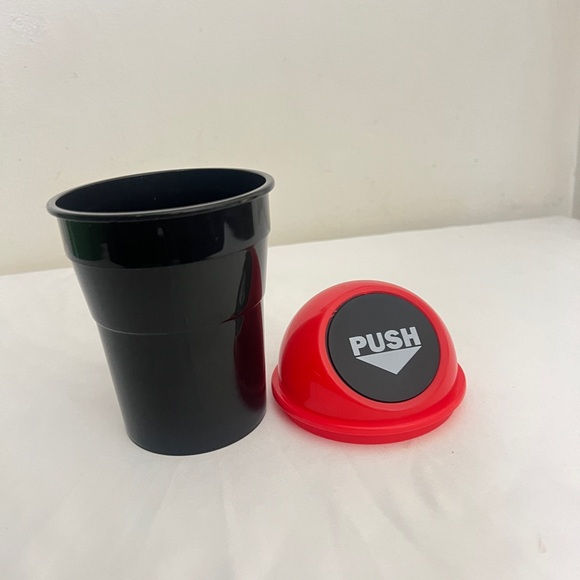 New Plastic Car Cup holder Garbage Can. Portable Trash Can for car, Office (Red) - Picture 5 of 11